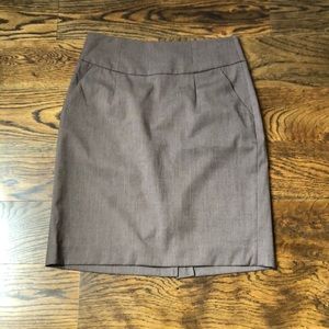 Banana Republic Brown Pencil Skirt with Pockets. Size 2